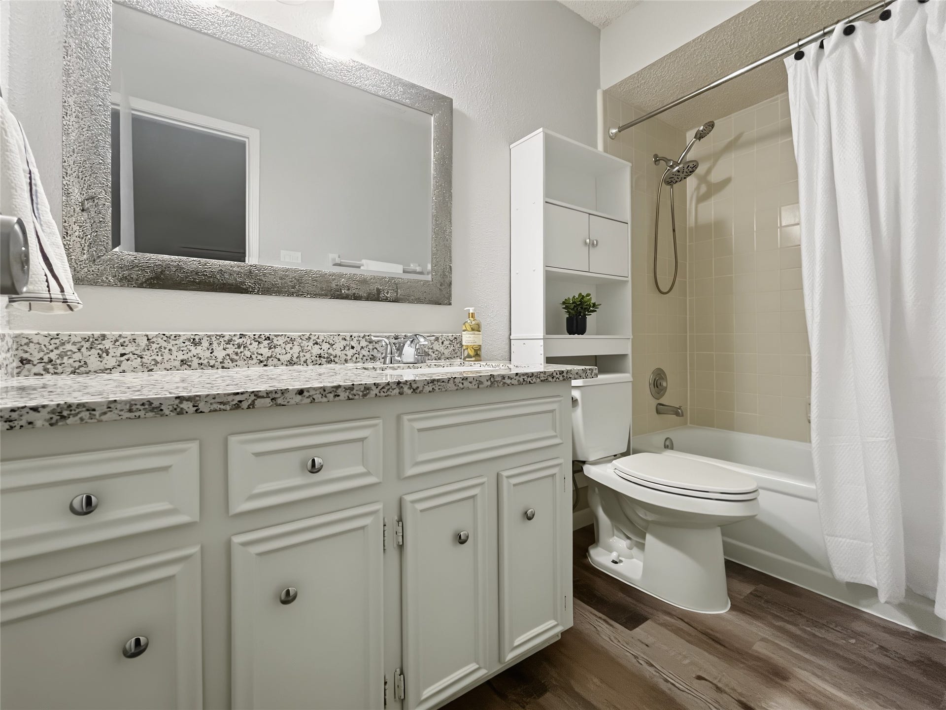 13768 Hollowgreen Drive, #510, Houston, TX 77082 View of the private bathroom inside the secondary bedroom.