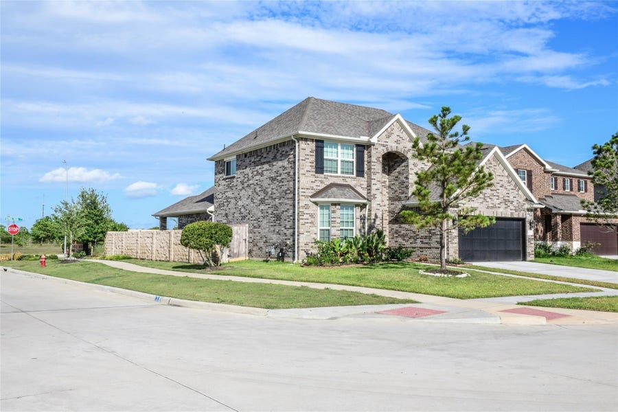 Property photo for 10701 Clouds Rest Drive, Rosharon, TX