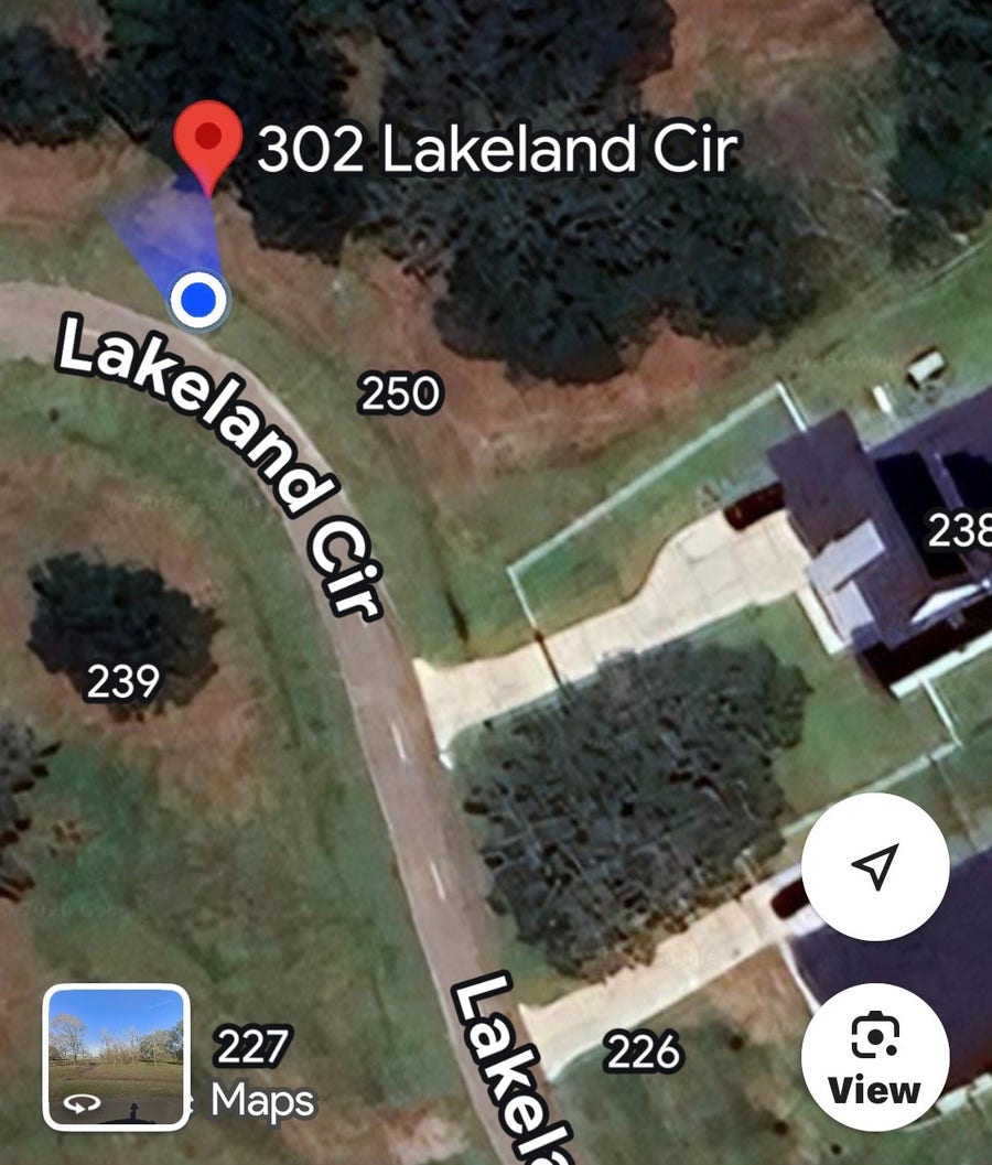 Property photo for 302 Lakeland Circle, Rosharon, TX