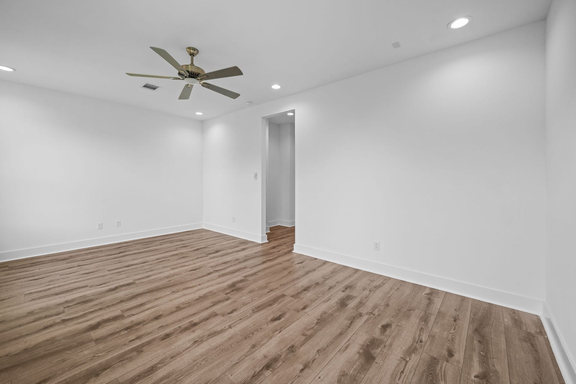 5612 Savyon Drive, Houston, TX 77091 5612 Savyon Drive, Houston, TX 77091