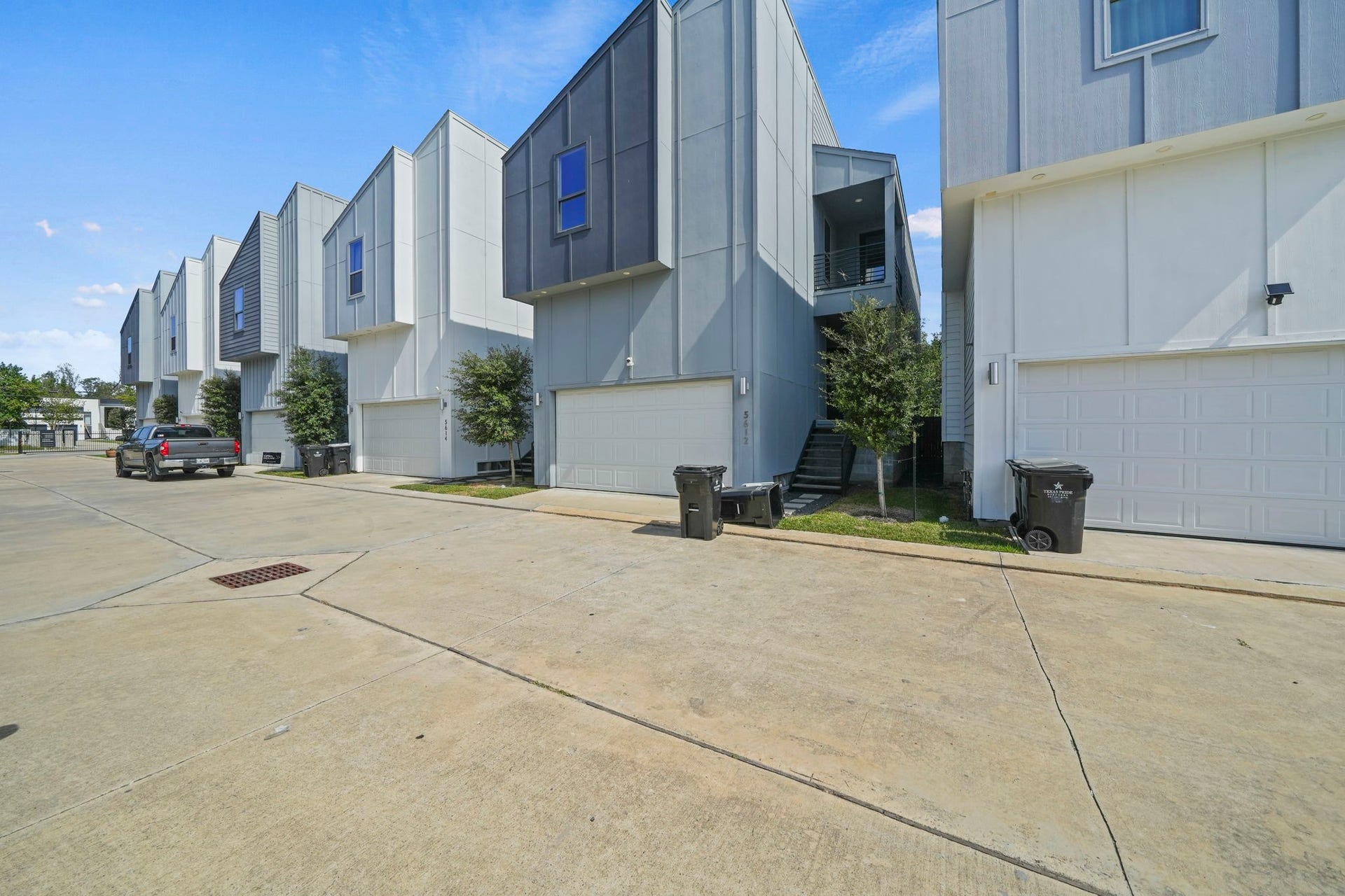 5612 Savyon Drive, Houston, TX 77091 5612 Savyon Drive, Houston, TX 77091