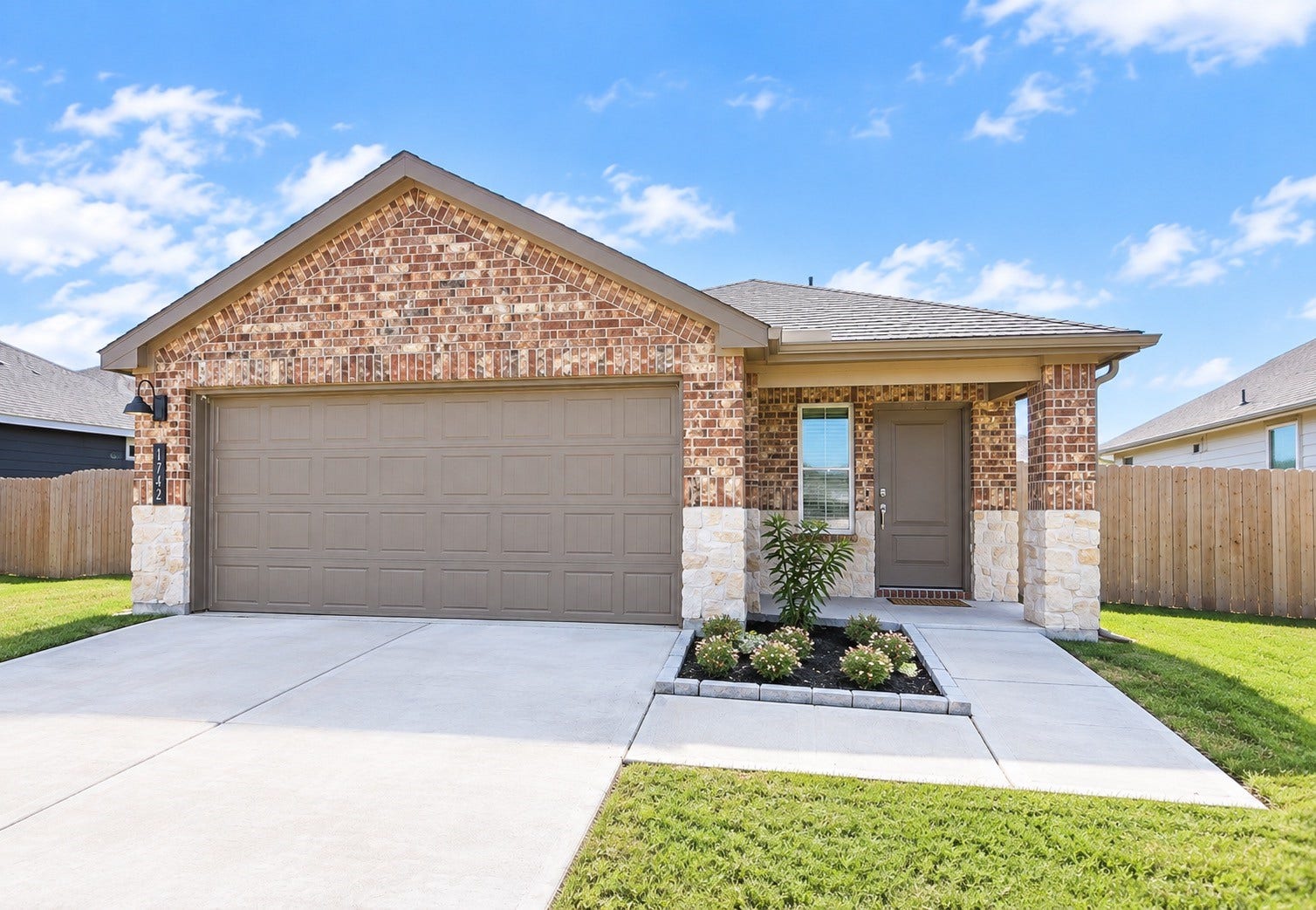 1742 Lilypad Drive, Alvin, TX 77511 Welcome to 1742 Lilypad
