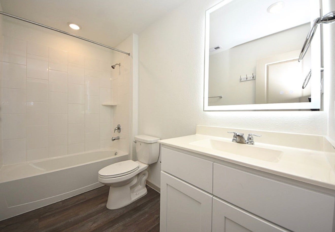 1742 Lilypad Drive, Alvin, TX 77511 Secondary bath