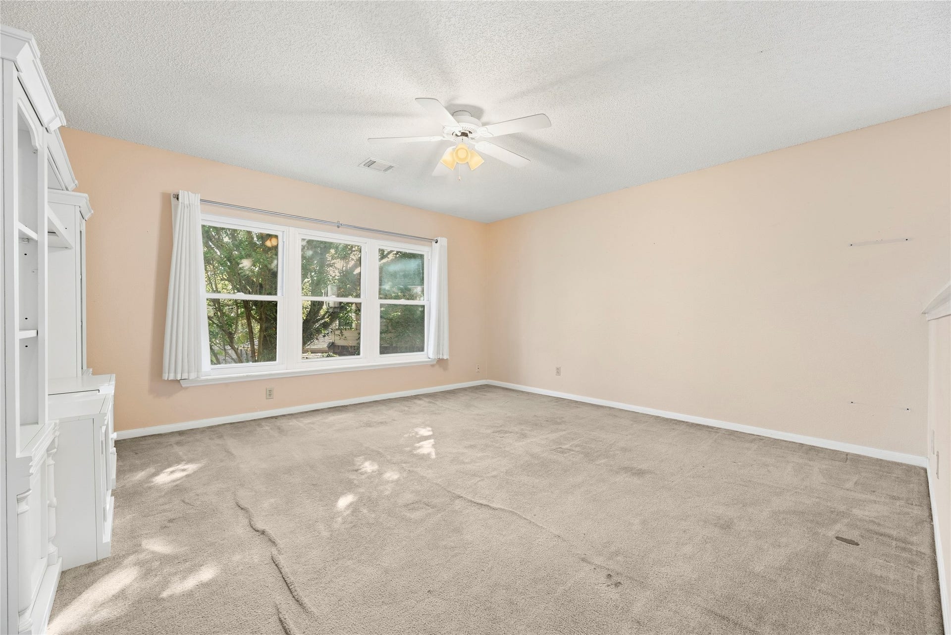 9922 W Cedaredge Drive, Houston, TX 77064 Second view of the upstairs living room/game room with large windows providing abundant natural light.