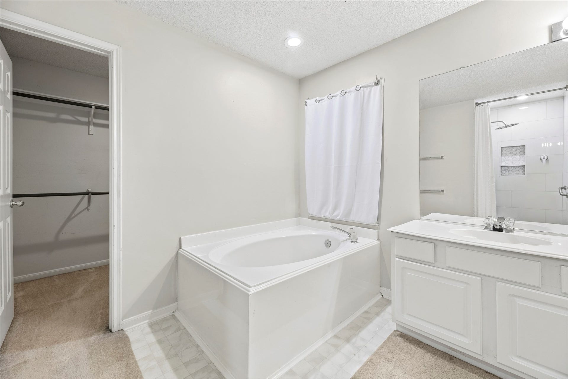 9922 W Cedaredge Drive, Houston, TX 77064 Primary bathroom soaking tub.