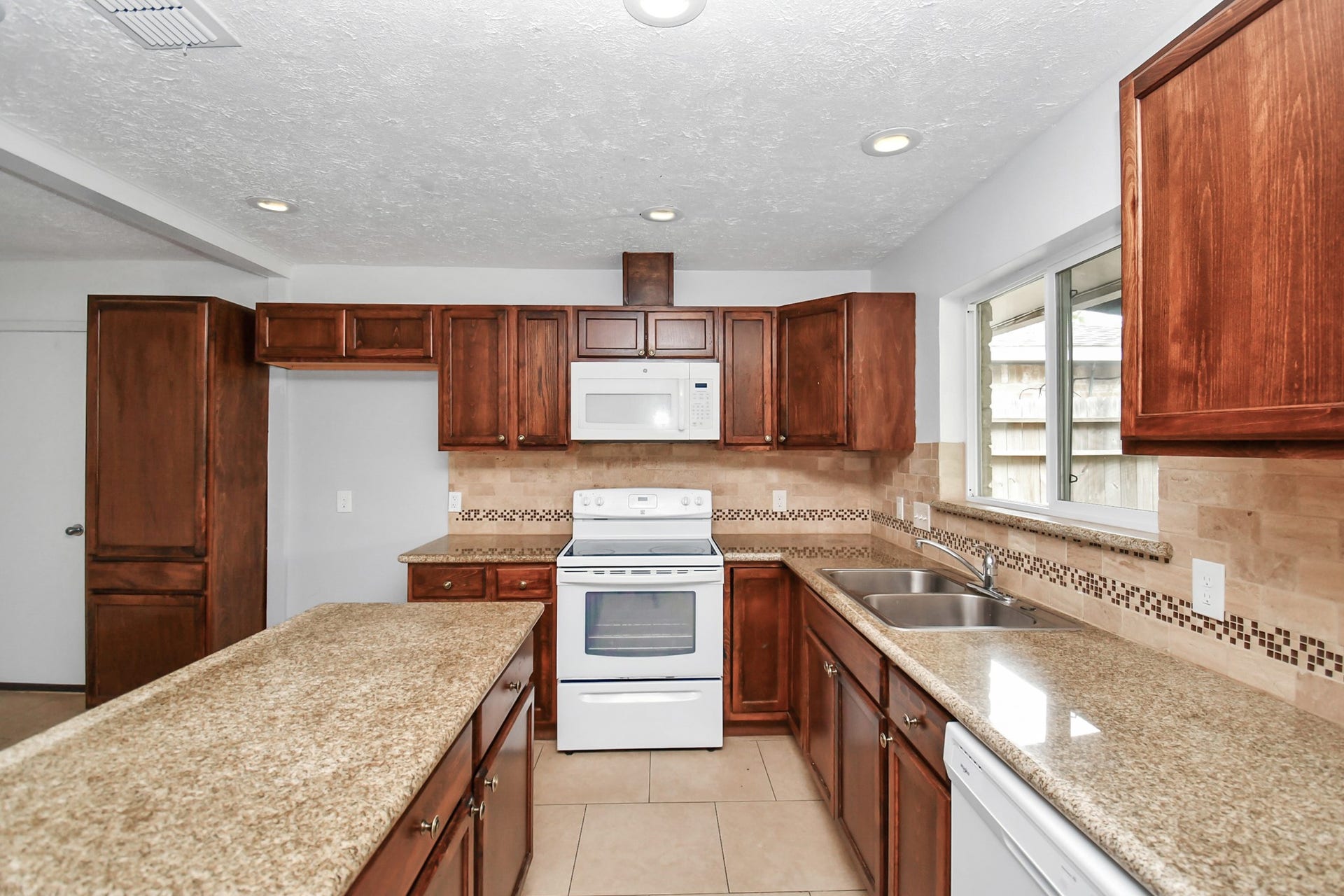 10131 Kent Towne Ln, Sugar Land, TX 77498 10131 Kent Towne Ln, Sugar Land, TX 77498