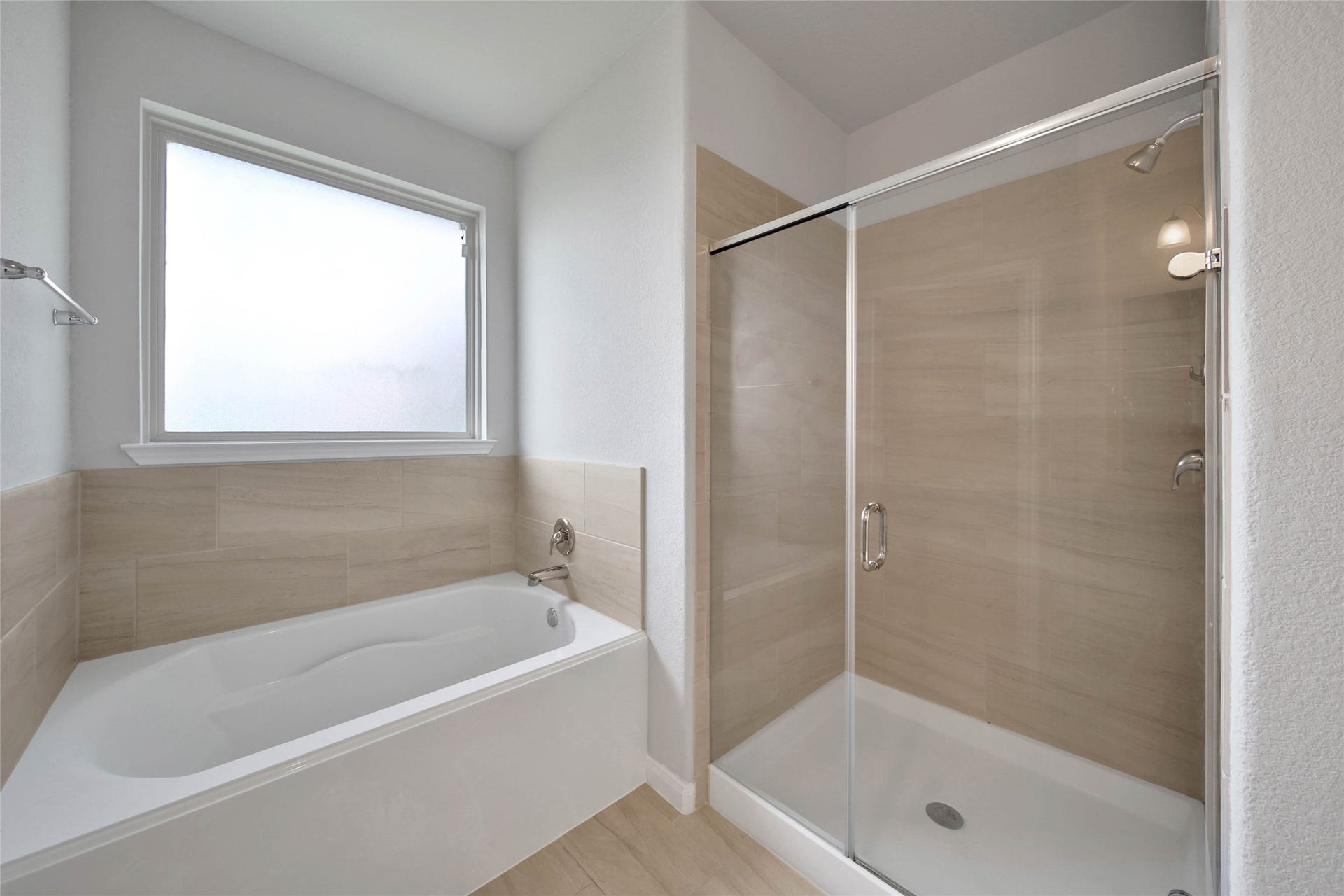 15423 Hopkins Cedar Drive, Humble, TX 77346 Garden tub and separate shower