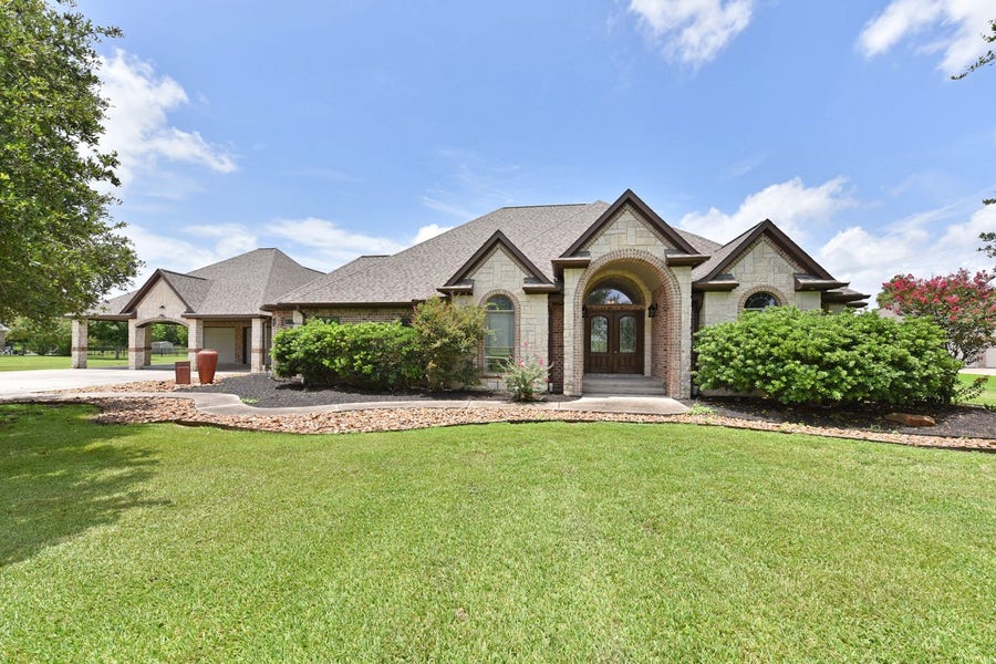 Property photo for 960 Cemetery Road, Santa Fe, TX