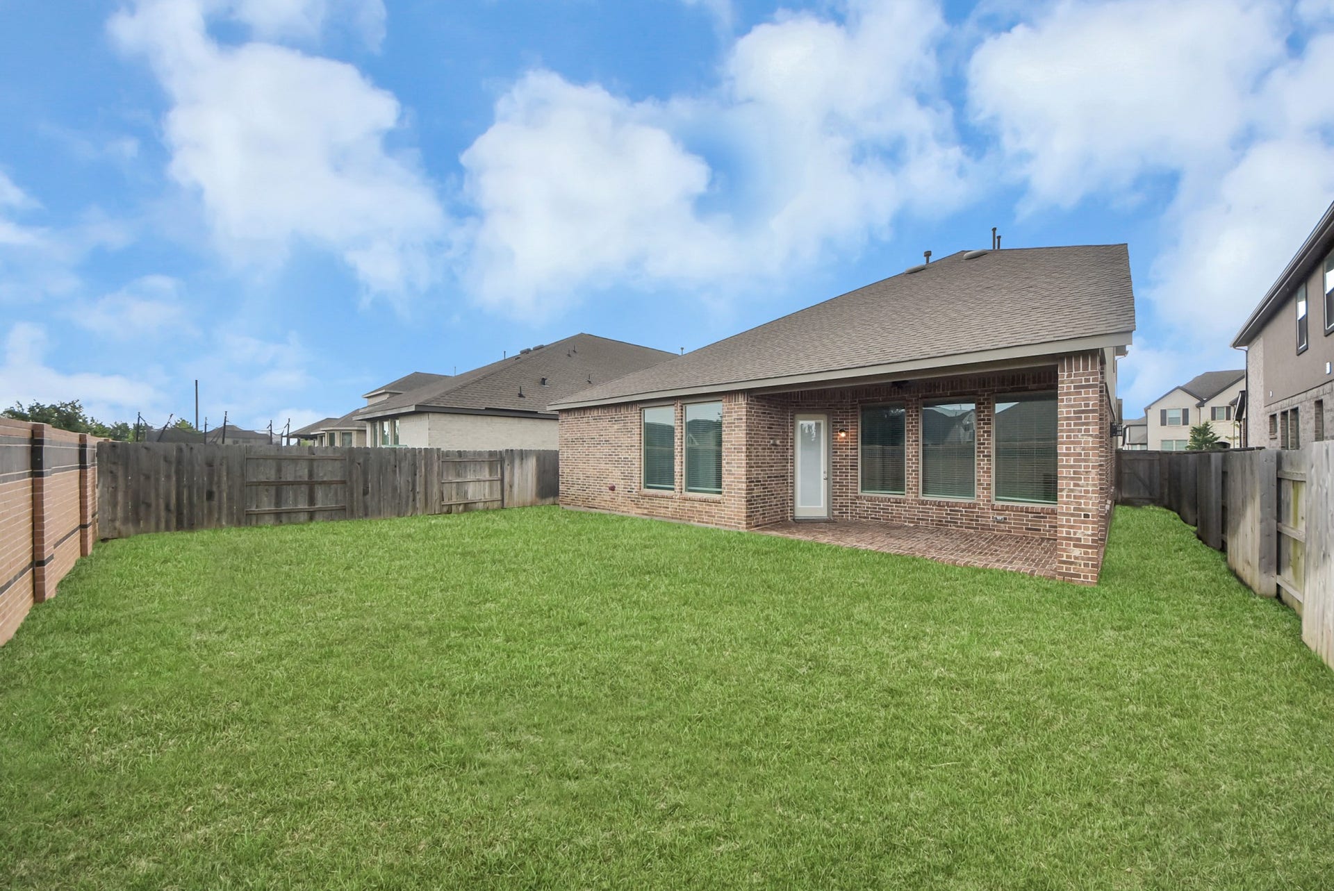 7319 Perching Hawk Trail, Katy, TX 77493 Covered patio and backyard