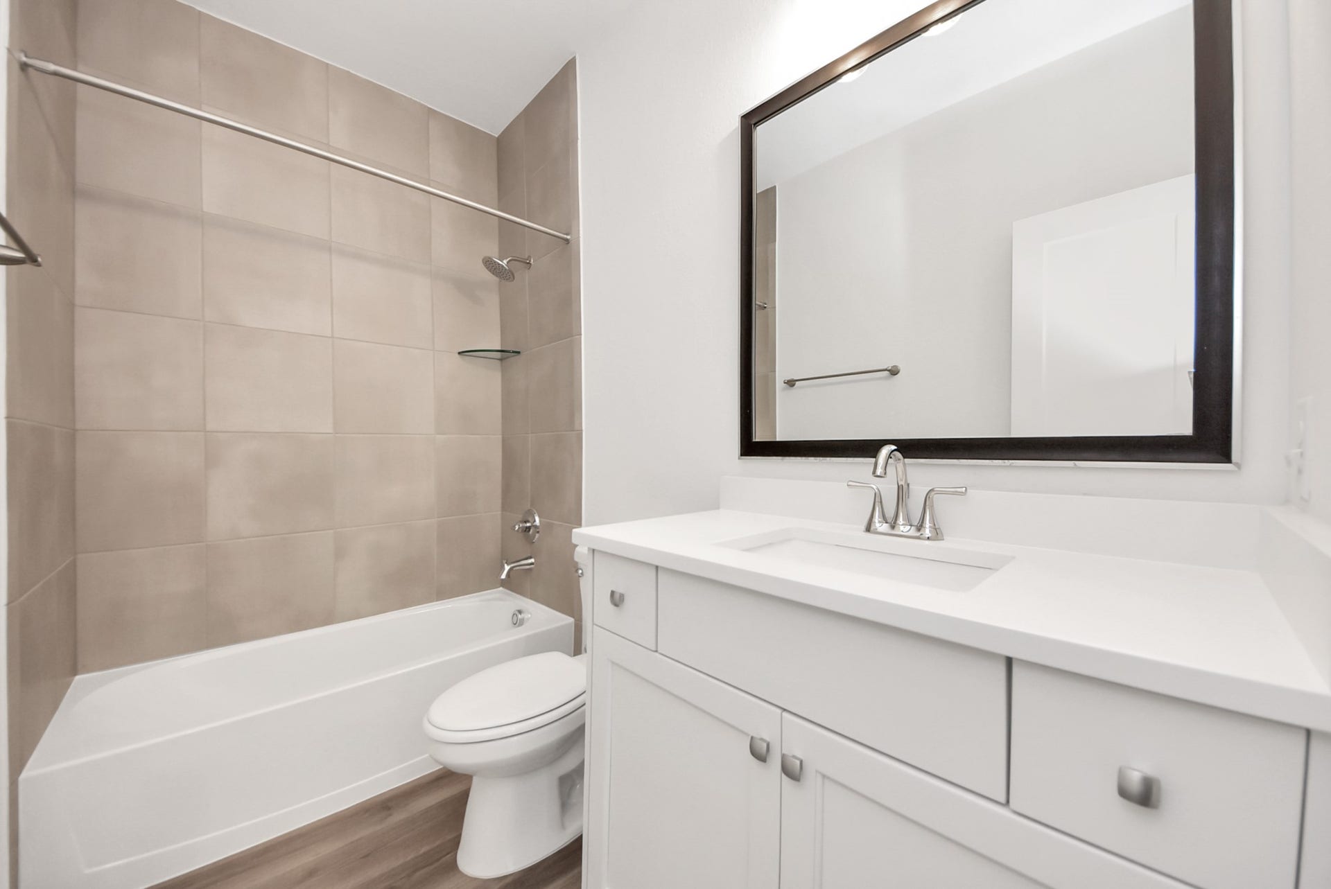 7319 Perching Hawk Trail, Katy, TX 77493 Secondary bathroom upstairs