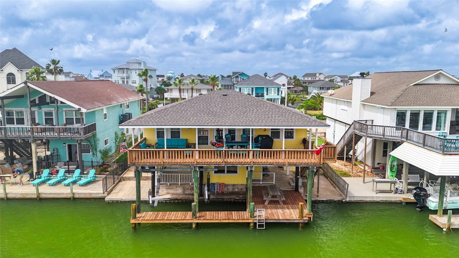 Property photo for 1319 Maui Drive, Tiki Island, TX