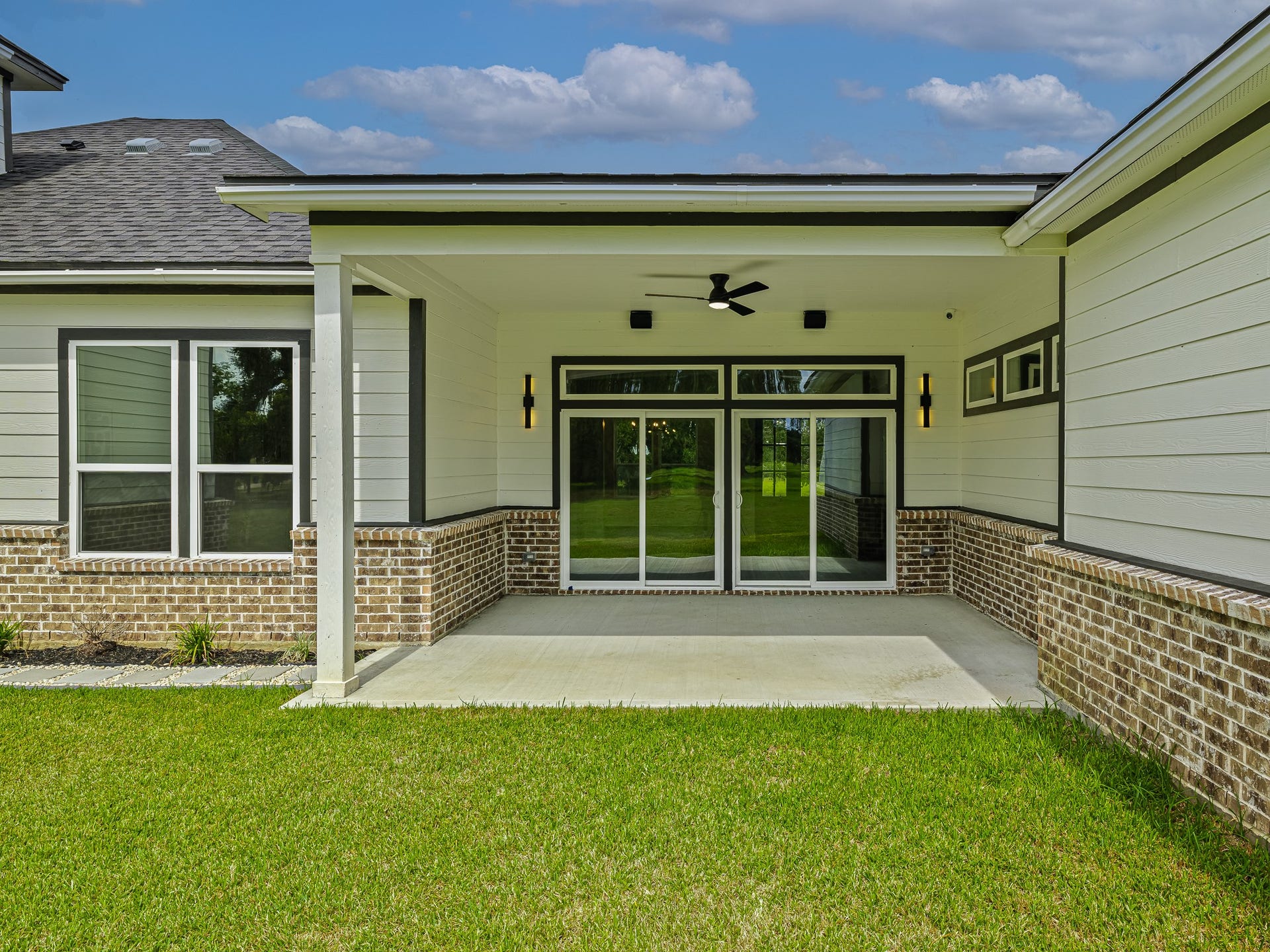 500 Campfire Trail, Angleton, TX 77515 Large covered patio area with hardwired speakers already installed