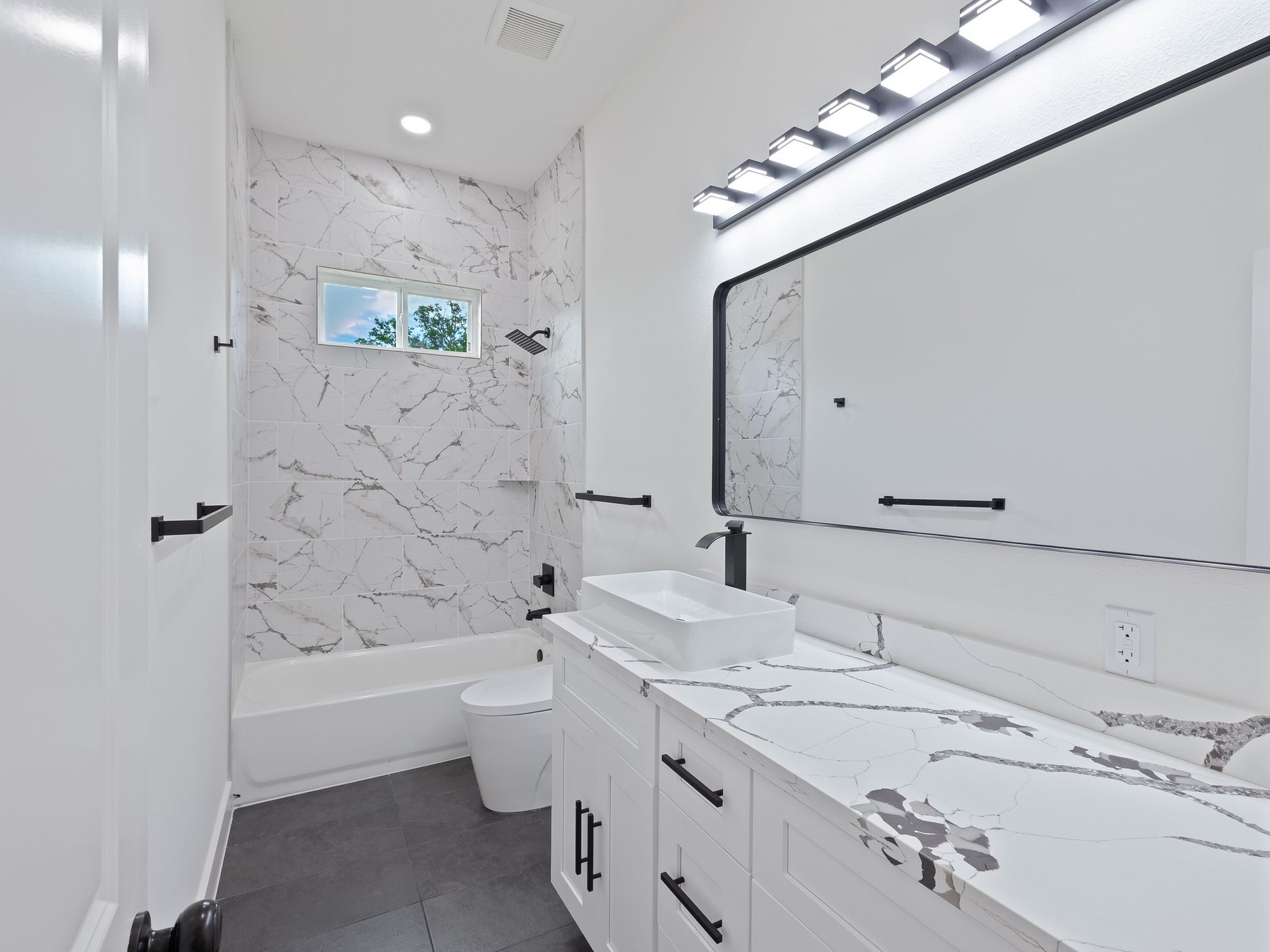 500 Campfire Trail, Angleton, TX 77515 3rd full bath