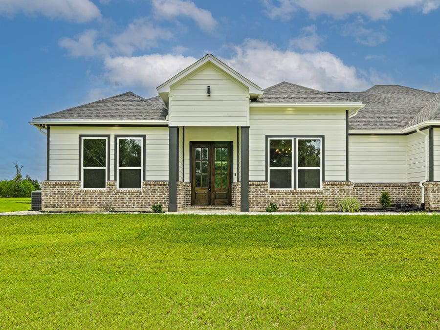 Property photo for 500 Campfire Trail, Angleton, TX