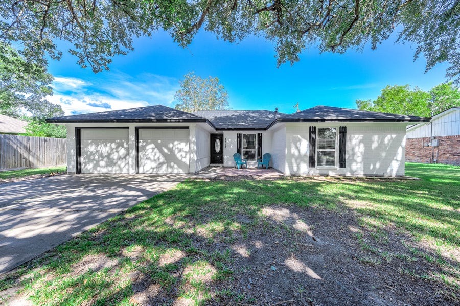 Property photo for 3713 Wilshire Drive, Alvin, TX