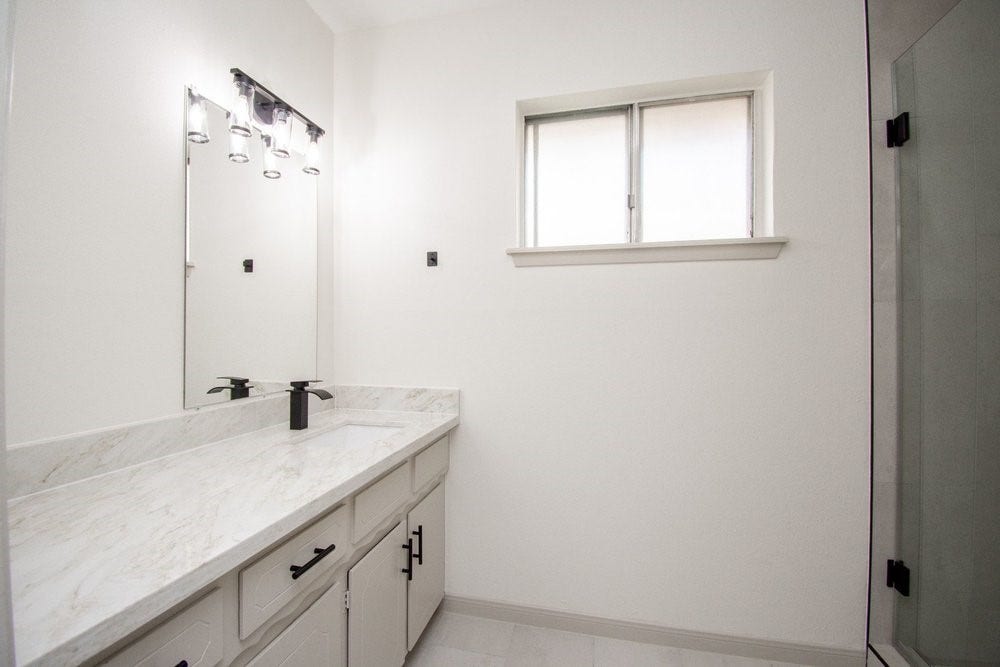 729 Arbor Drive, Deer Park, TX 77536 Updated bathroom with vanity and tub/shower combination