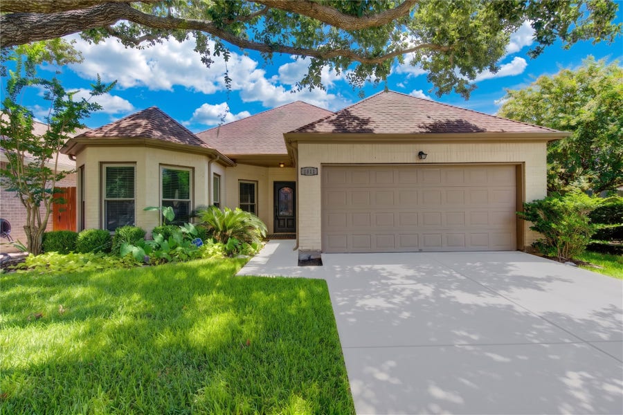 Property photo for 1811 Emerald Green Drive, Houston, TX