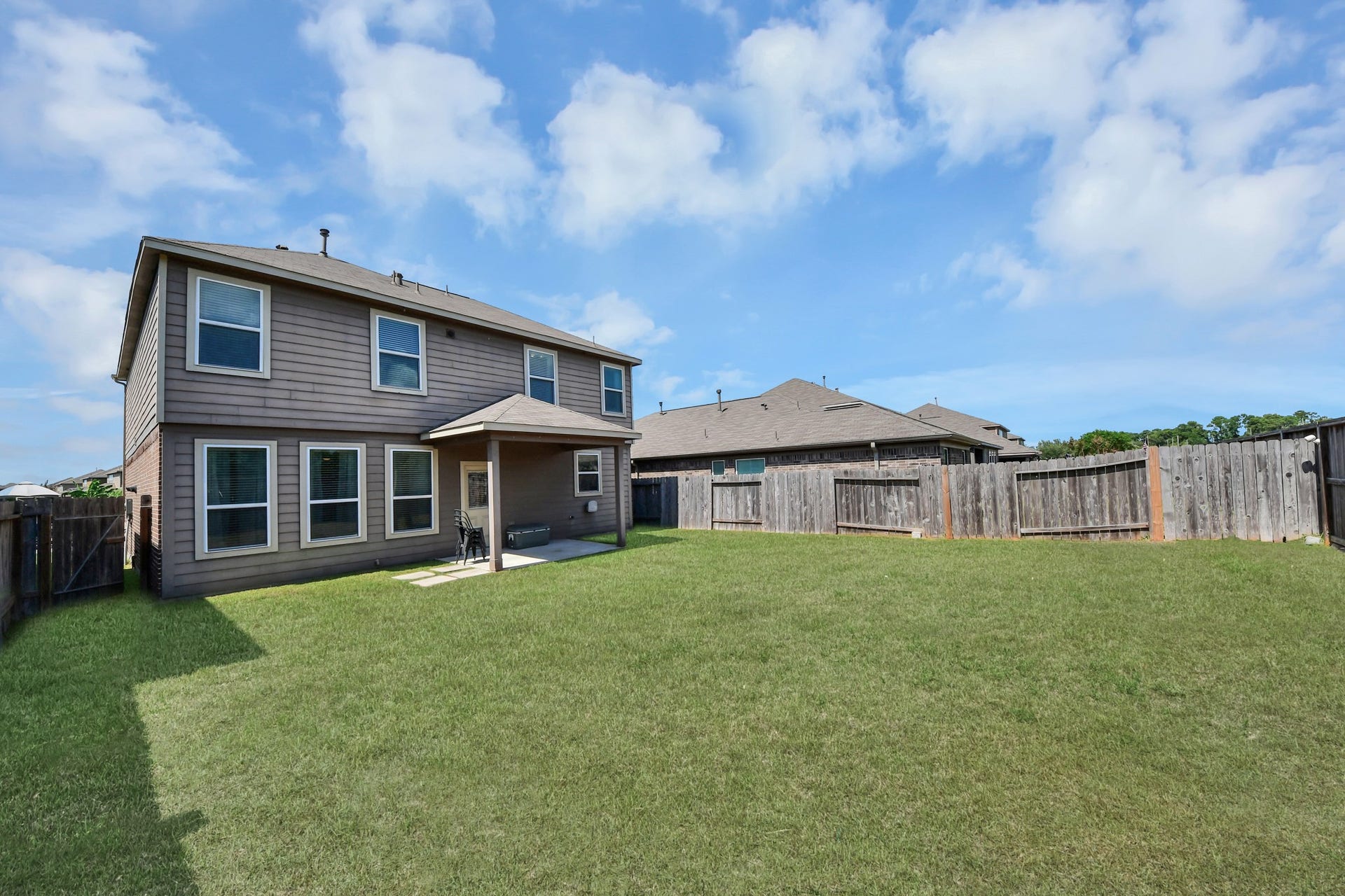 Expansive fenced backyard offers plenty of room for outdoor entertaining, recreation or creating your ideal outdoor retreat.