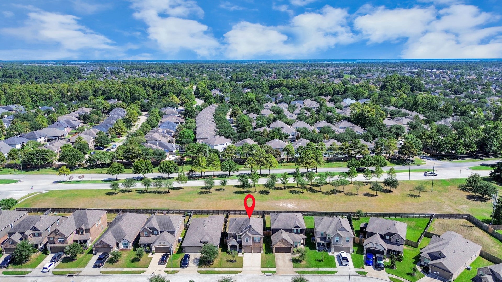 Ideally located with West Lake Houston Parkway beyond the rear greenbelt, this home offers no back neighbors, quick access to Beltway 8 and nearby shopping centersall while maintaining a peaceful residential setting.