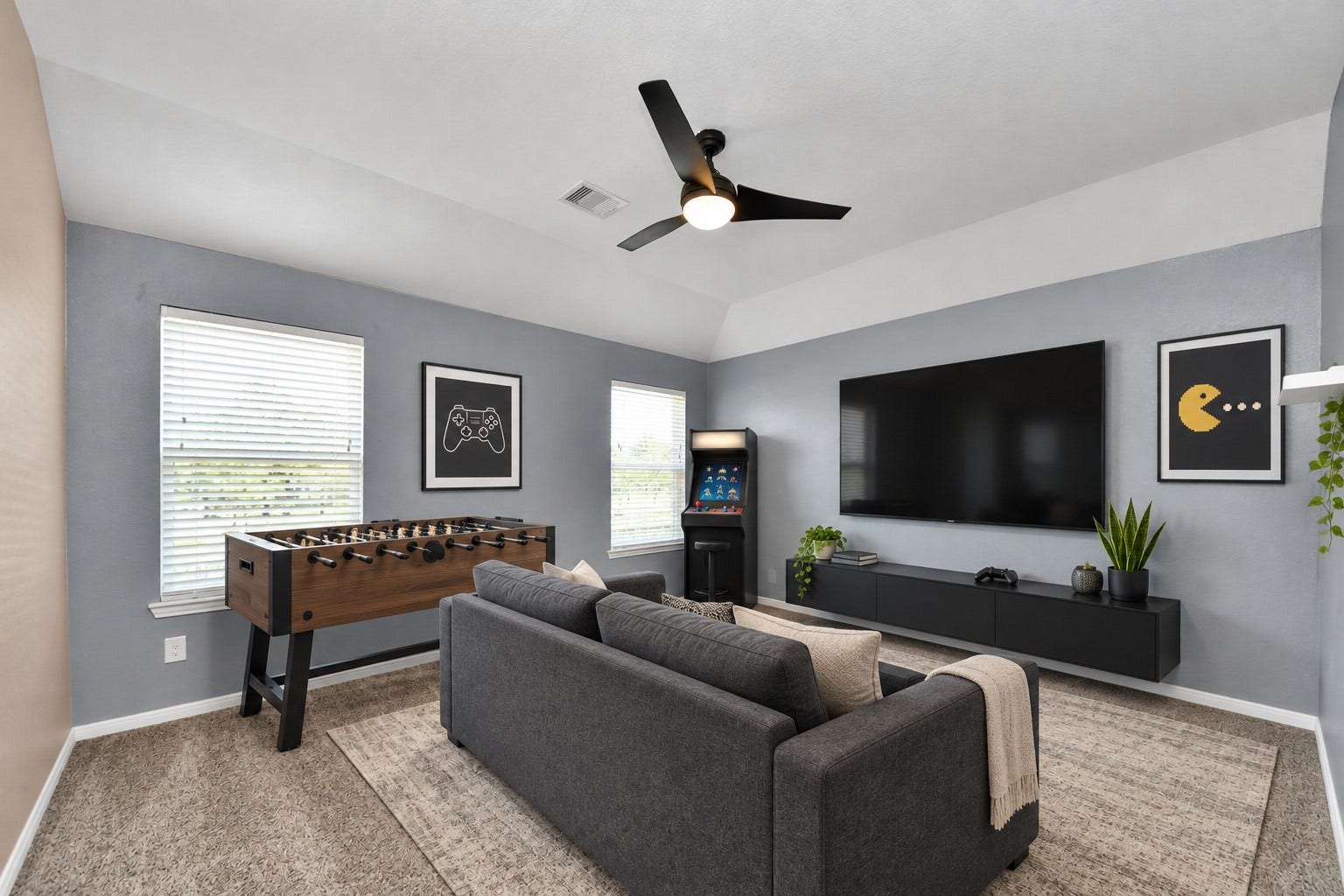 *VIRTUALLY STAGED FLEX/GAME ROOM*