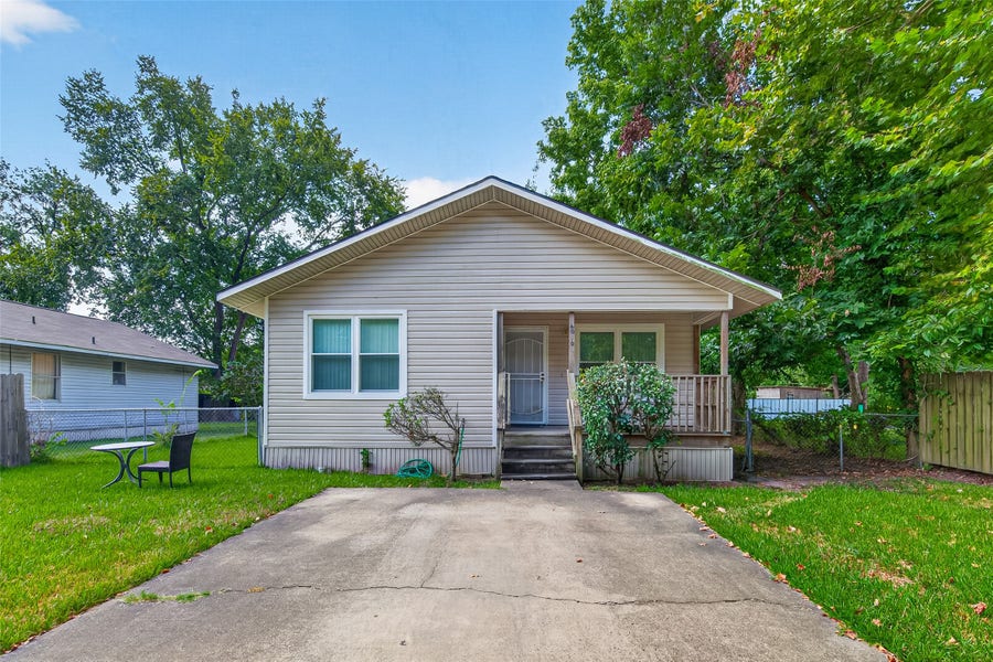 Property photo for 6010 Woodview Drive, Houston, TX