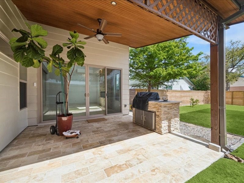 Finished patio with built in gas grill
