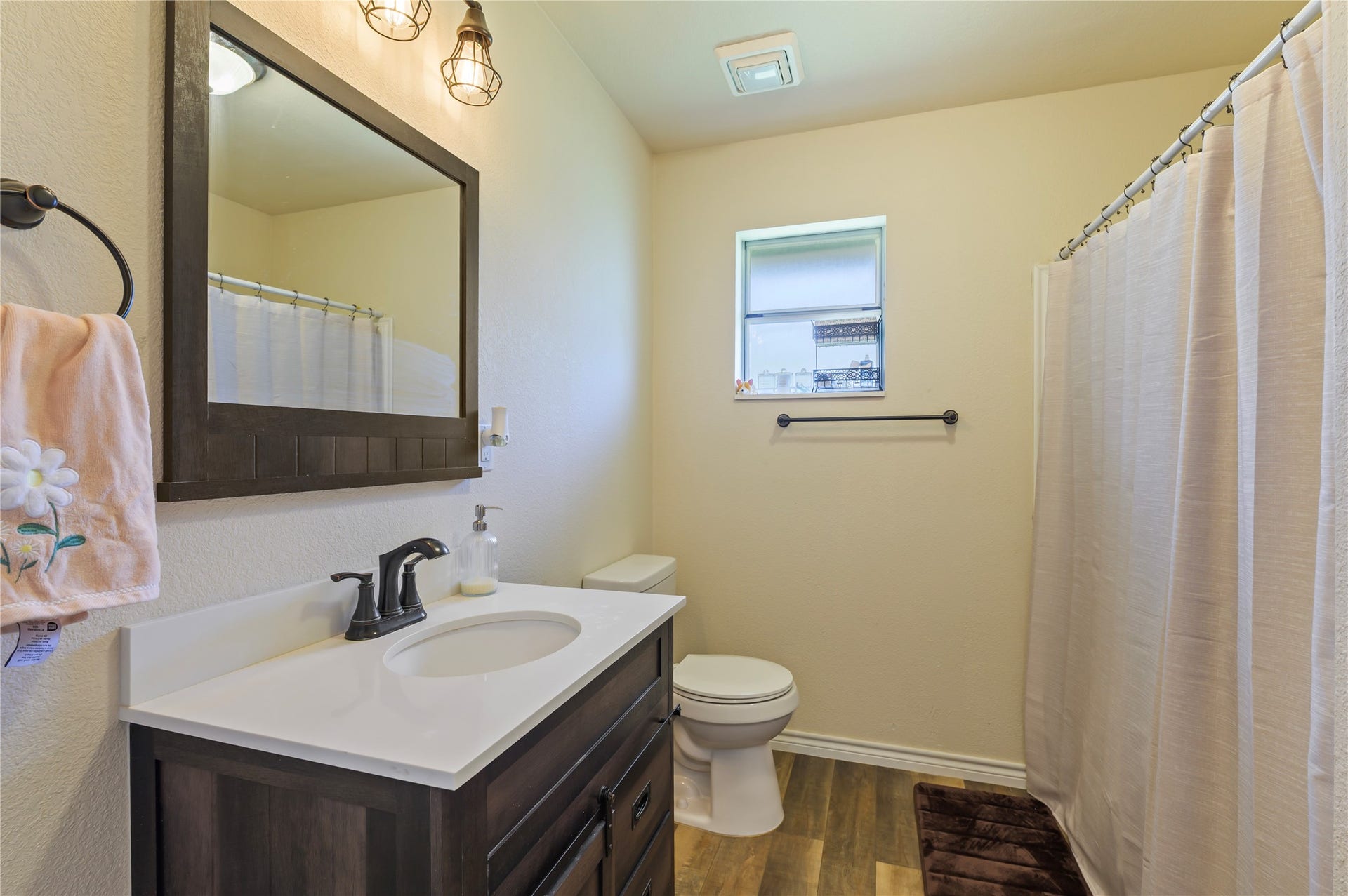 1925 Avenue L, Santa Fe, TX 77510 1925 Avenue L, Santa Fe, TX 77510