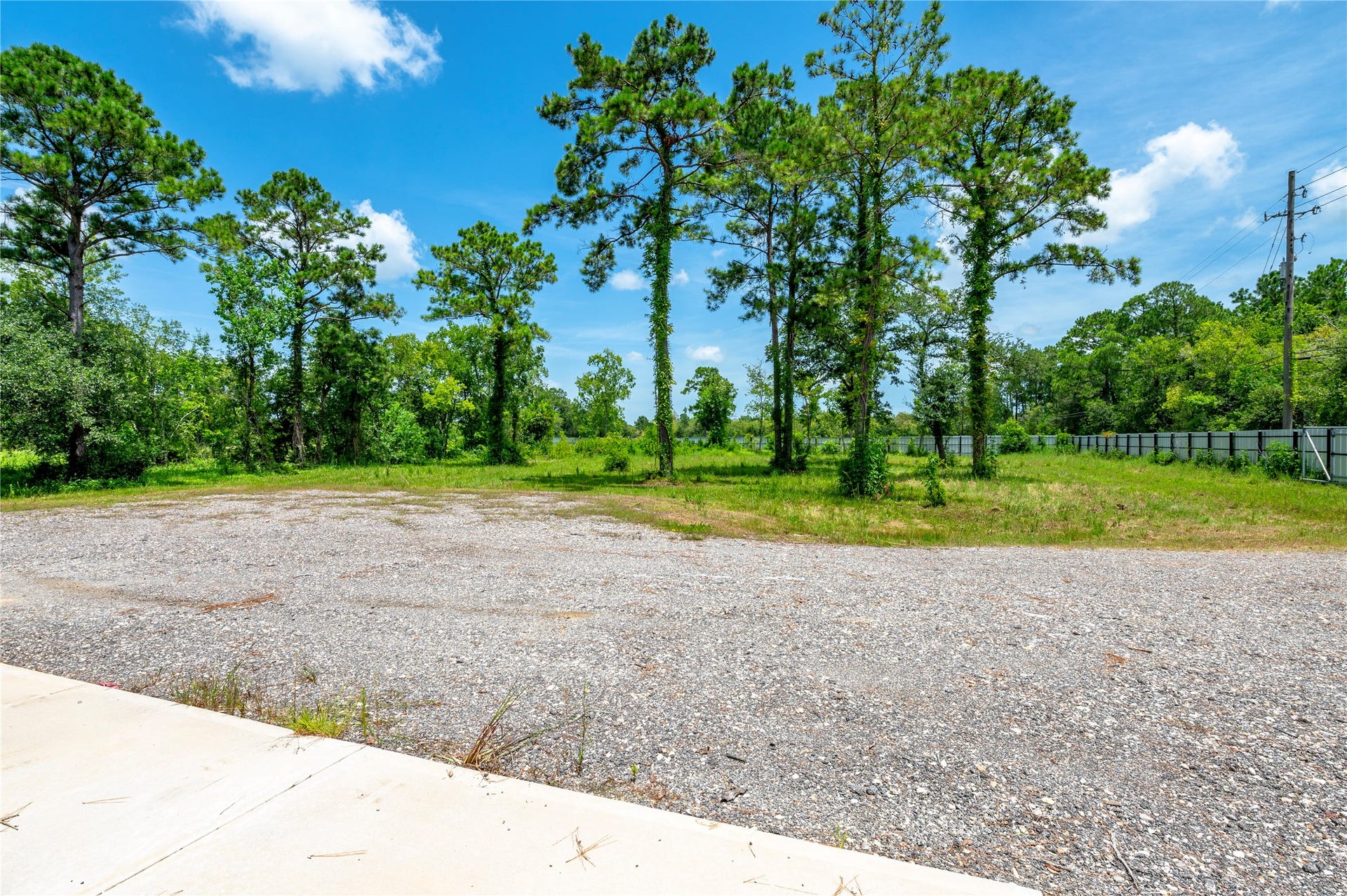 1925 Avenue L, Santa Fe, TX 77510 1925 Avenue L, Santa Fe, TX 77510