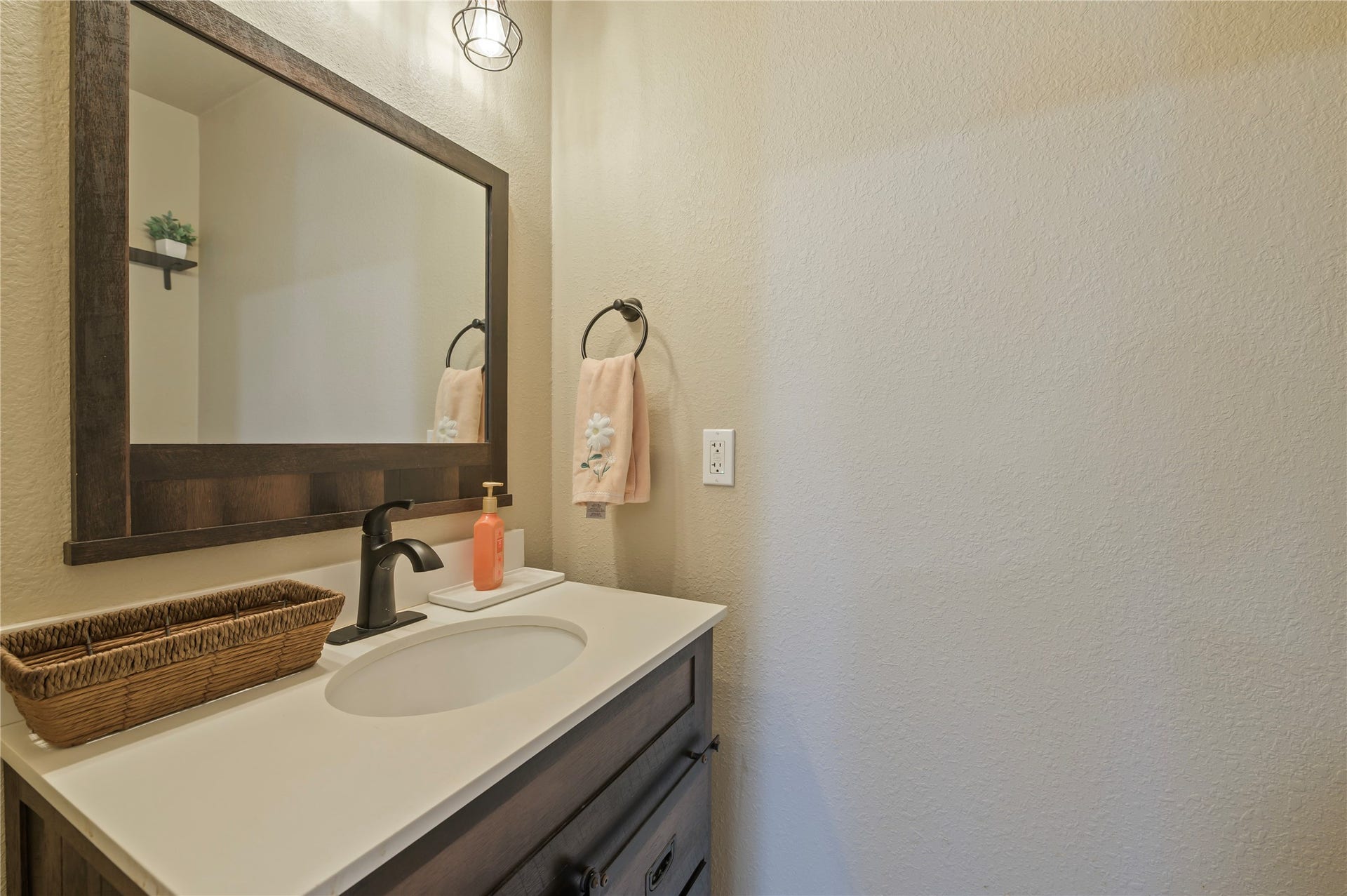 1925 Avenue L, Santa Fe, TX 77510 1925 Avenue L, Santa Fe, TX 77510