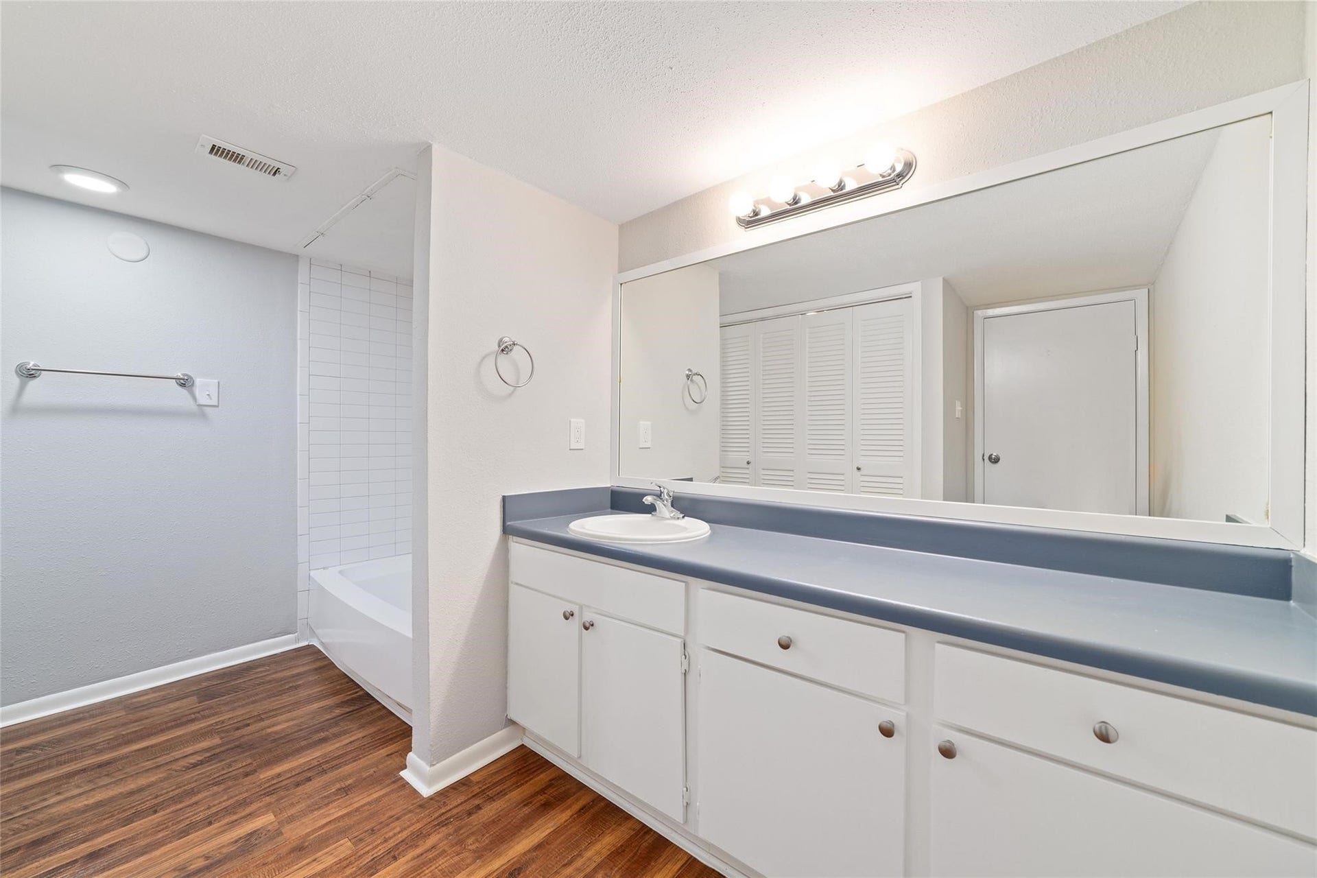 3085 Walnut Bend Lane, #23, Houston, TX 77042 3085 Walnut Bend Lane, #23, Houston, TX 77042