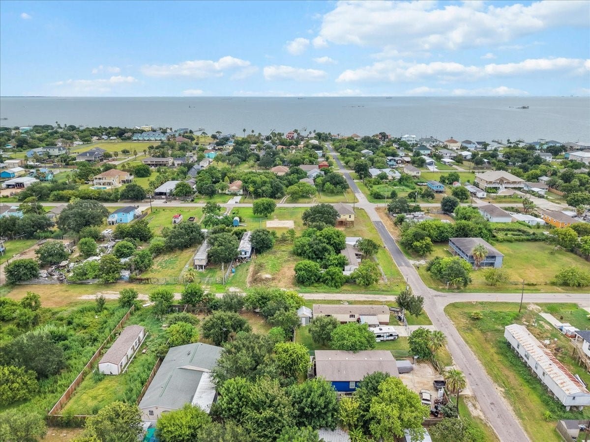 1047 10th Street, Dickinson, TX 77539 Wide aerial showcasing San Leon and the surrounding bay.
