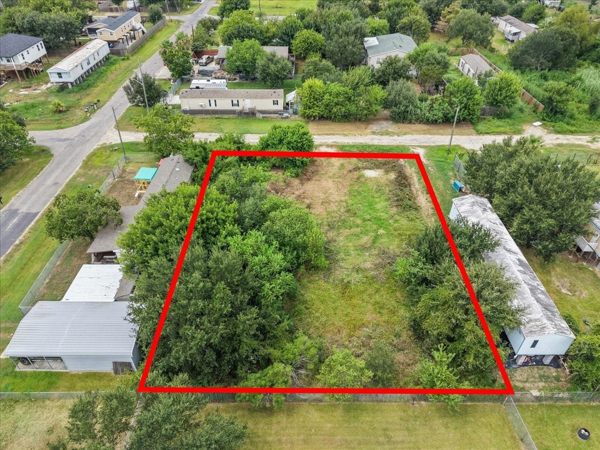 1047 10th Street, Dickinson, TX 77539 Property boundaries shown for reference.