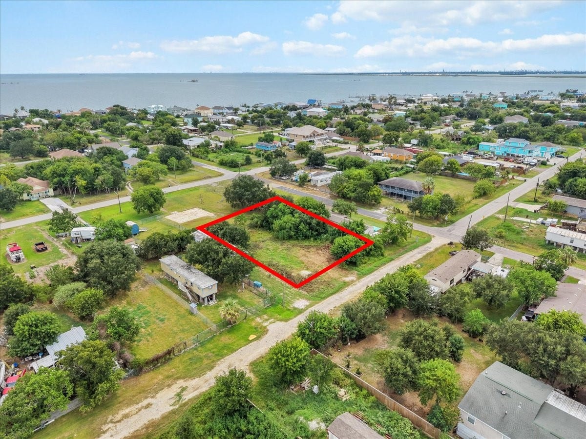 1047 10th Street, Dickinson, TX 77539 Coastal setting with Galveston Bay in the distance.