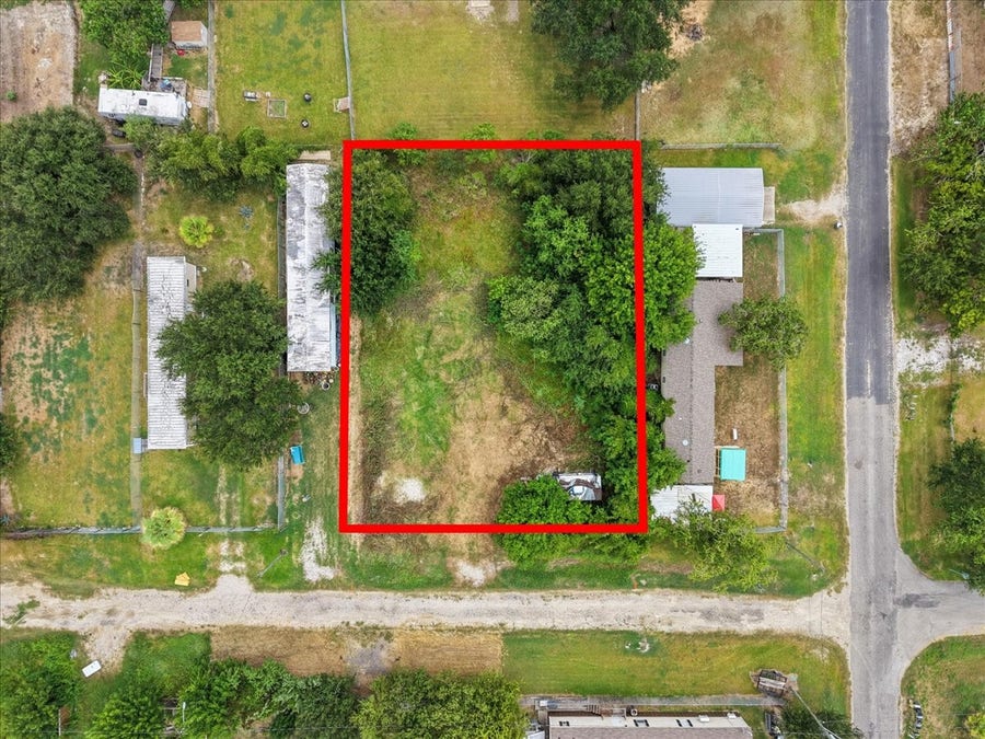 Property photo for 1047 10th Street, Dickinson, TX