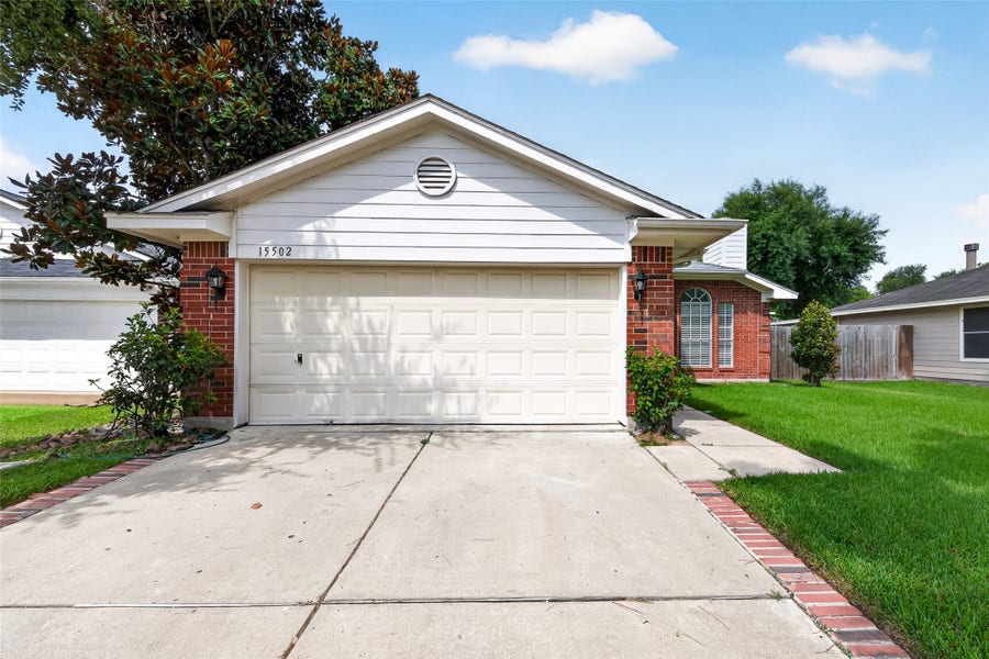 Property photo for 15502 Prairie Oaks Drive, Houston, TX