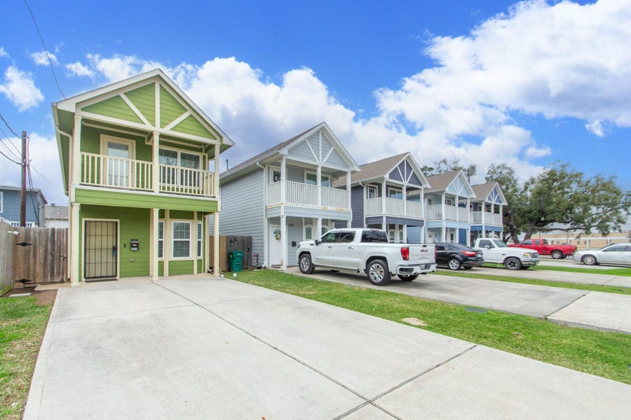 Property photo for 404 Spooner Street, Pasadena, TX