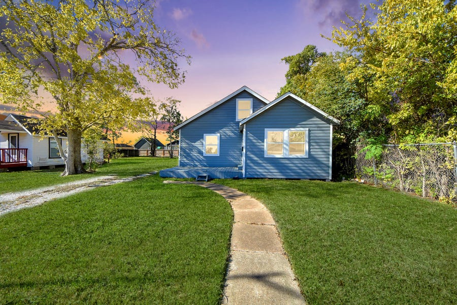 Property photo for 210 S 6th Street, La Porte, TX