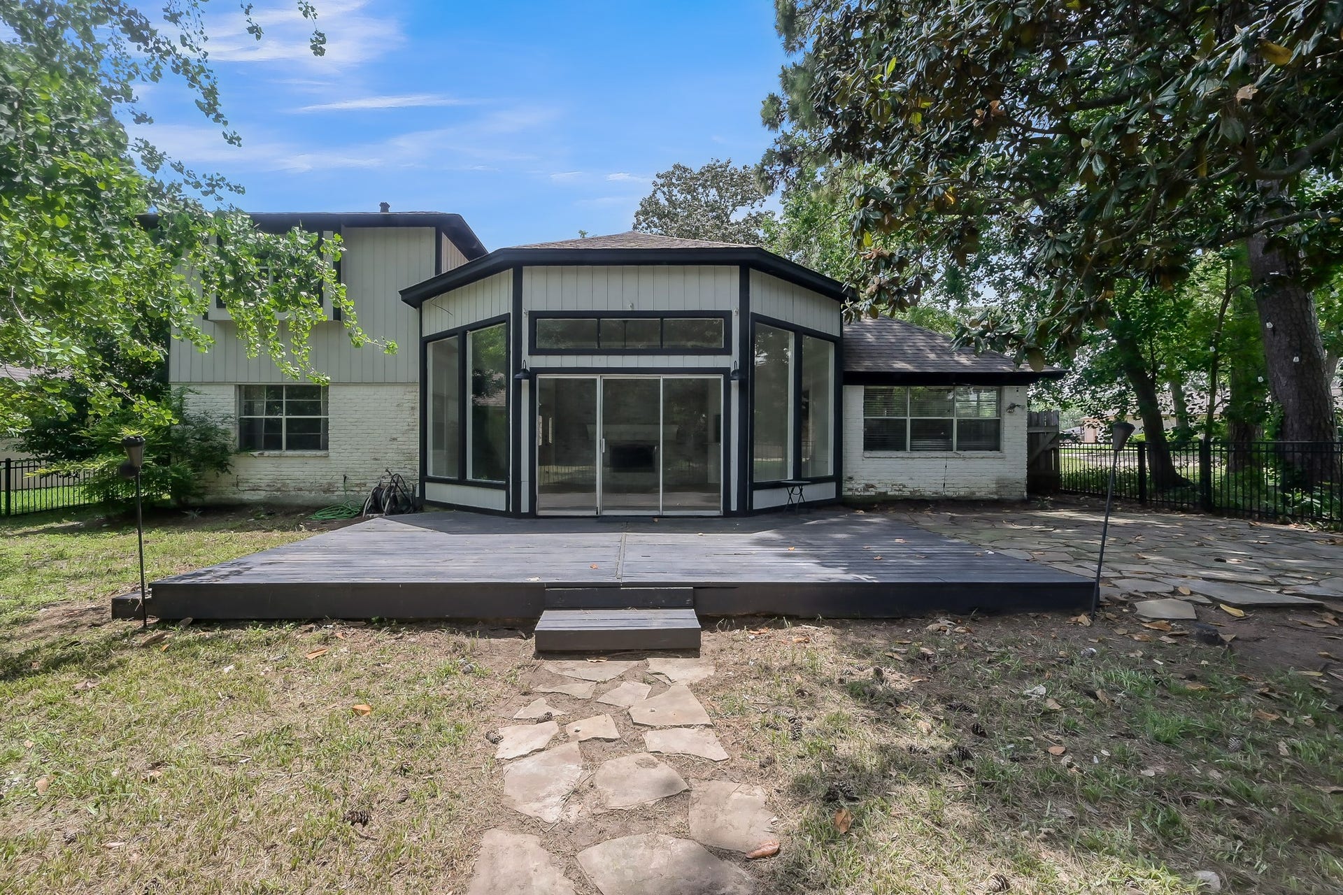 88 April Wind Drive S, Conroe, TX 77356