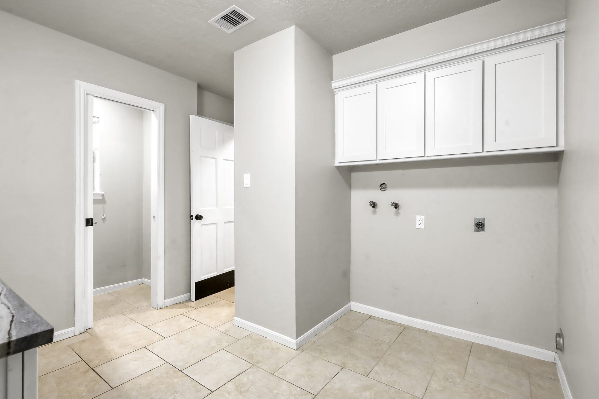 88 April Wind Drive S, Conroe, TX 77356
