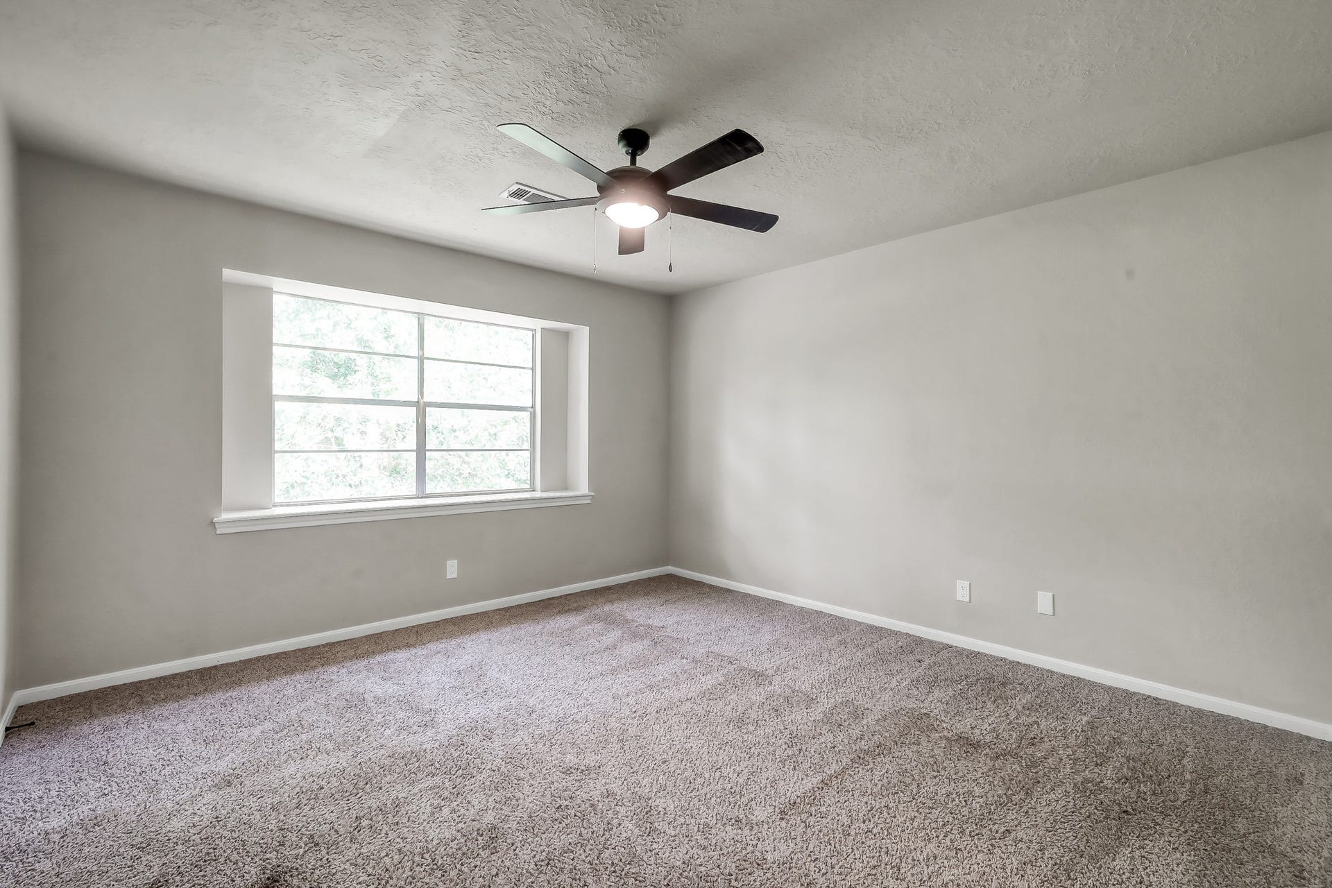 88 April Wind Drive S, Conroe, TX 77356