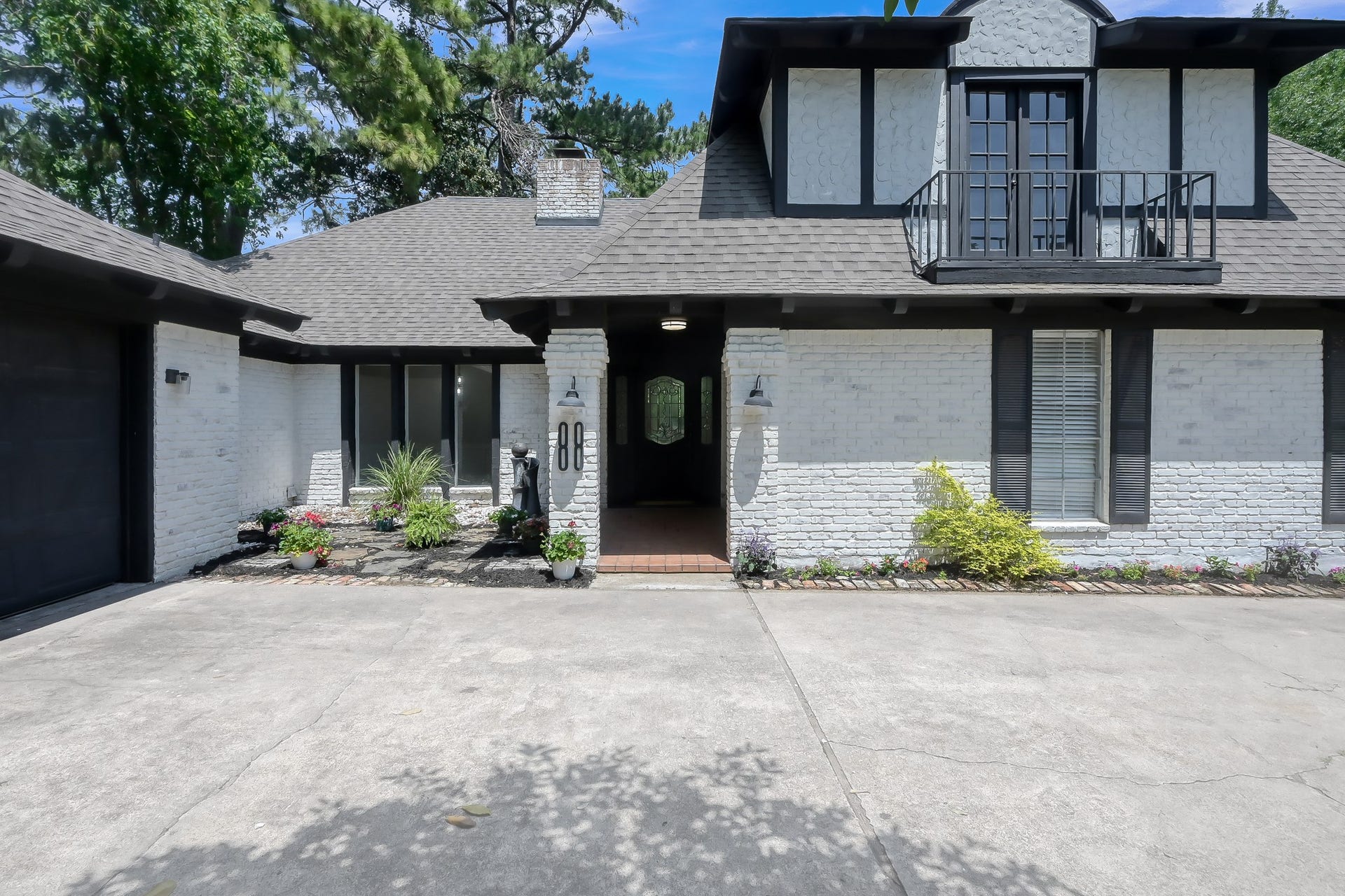 88 April Wind Drive S, Conroe, TX 77356
