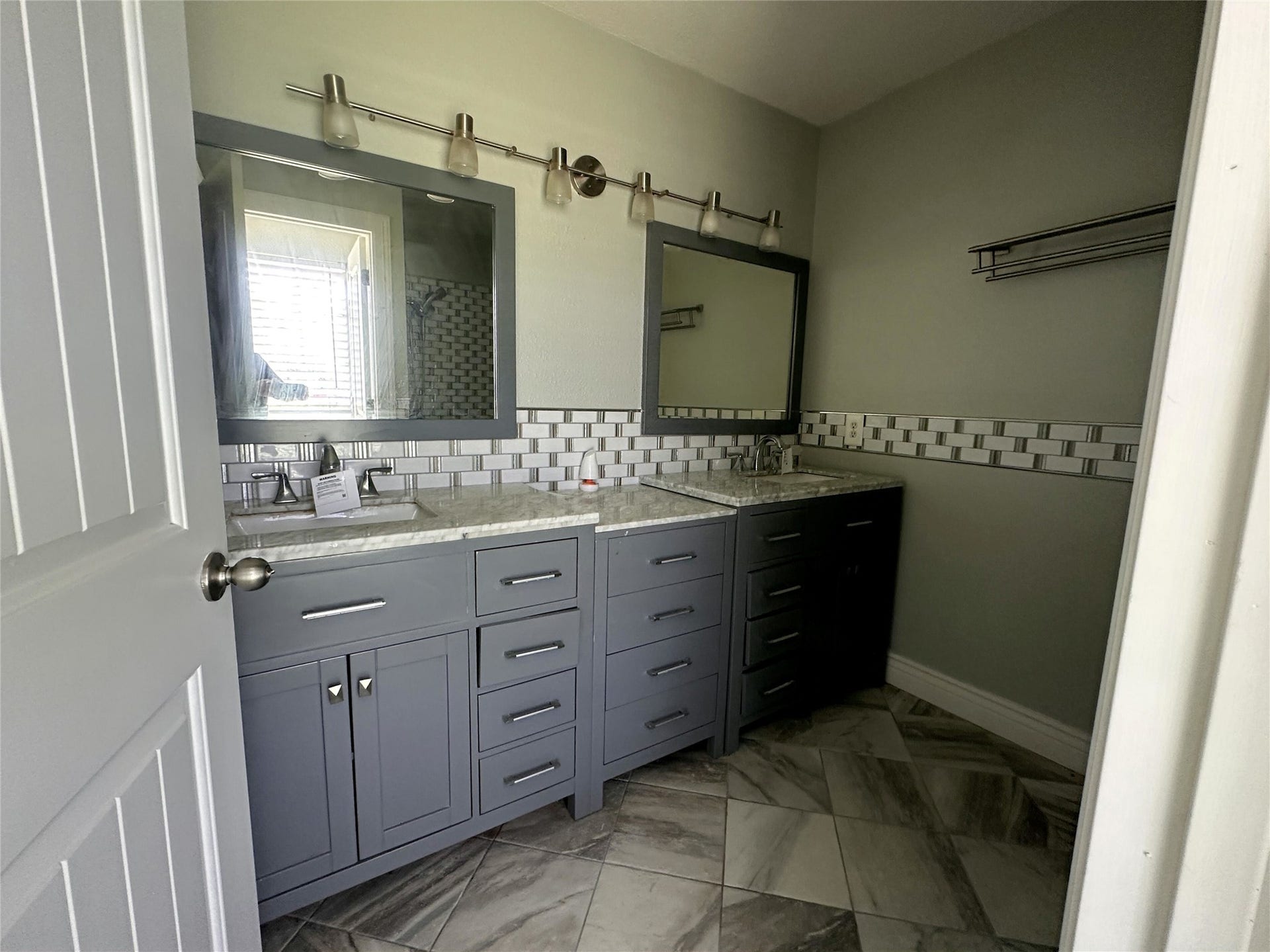10 Forrest Lane, Angleton, TX 77515 10 Forrest Lane, Angleton, TX 77515