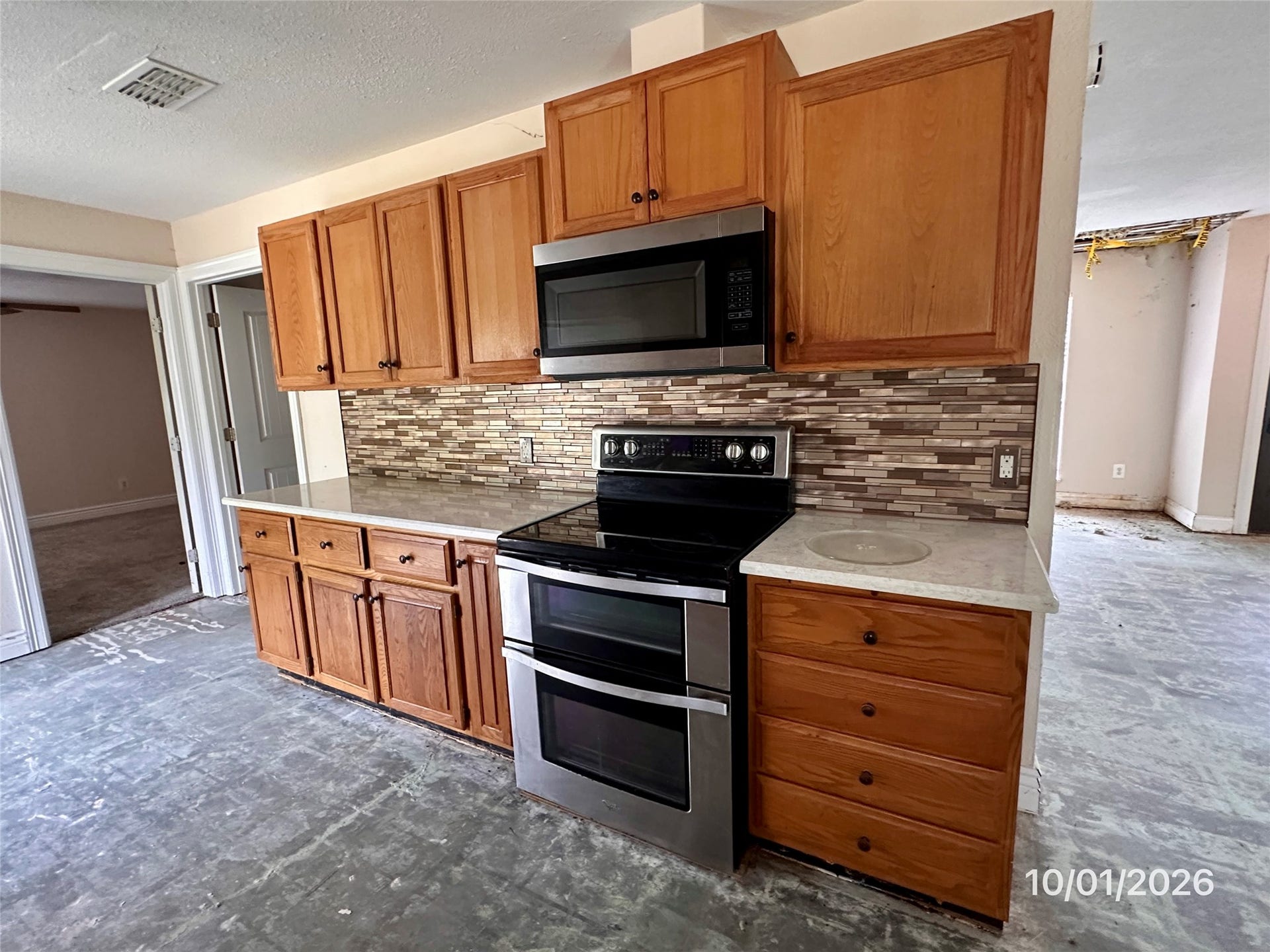 10 Forrest Lane, Angleton, TX 77515 10 Forrest Lane, Angleton, TX 77515