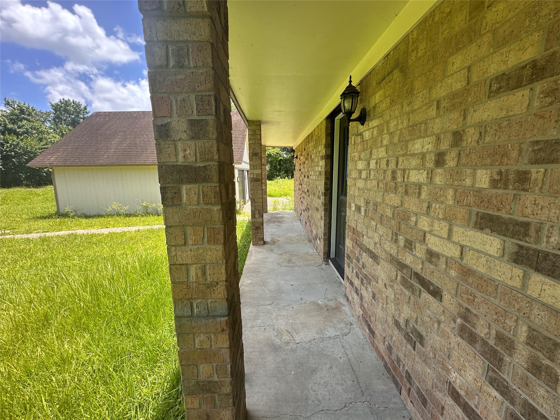 10 Forrest Lane, Angleton, TX 77515 10 Forrest Lane, Angleton, TX 77515