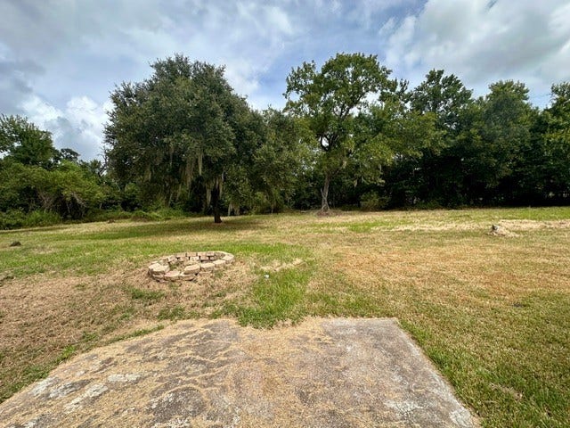 10 Forrest Lane, Angleton, TX 77515 10 Forrest Lane, Angleton, TX 77515