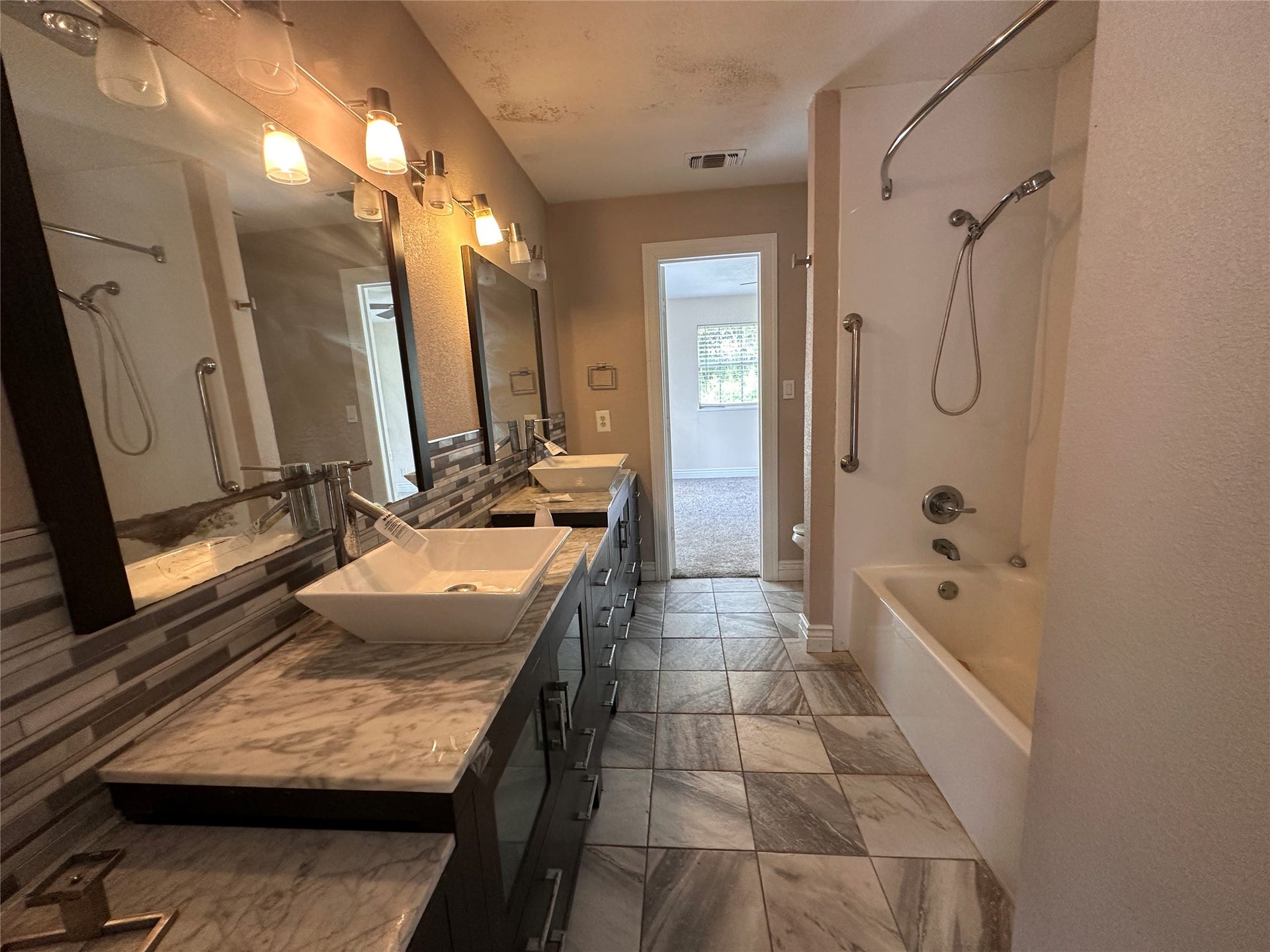 10 Forrest Lane, Angleton, TX 77515 10 Forrest Lane, Angleton, TX 77515