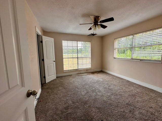 10 Forrest Lane, Angleton, TX 77515 10 Forrest Lane, Angleton, TX 77515