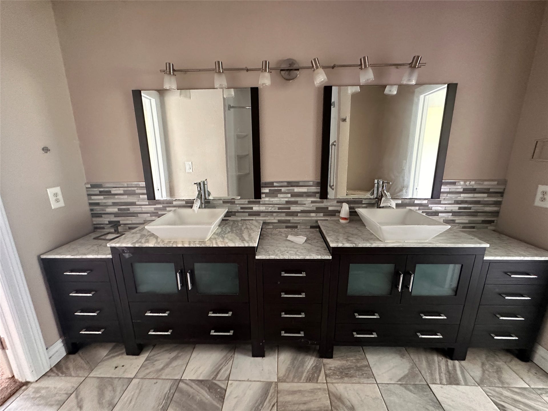 10 Forrest Lane, Angleton, TX 77515 10 Forrest Lane, Angleton, TX 77515