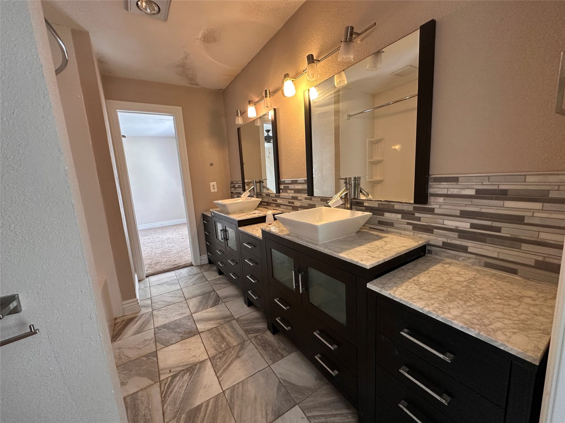10 Forrest Lane, Angleton, TX 77515 10 Forrest Lane, Angleton, TX 77515