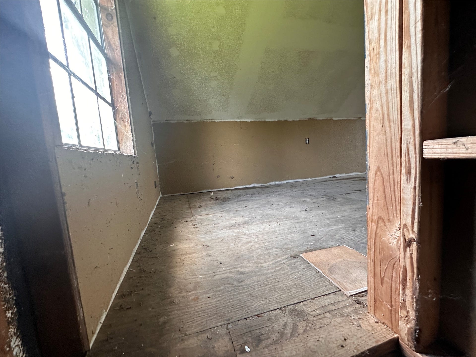 10 Forrest Lane, Angleton, TX 77515 10 Forrest Lane, Angleton, TX 77515